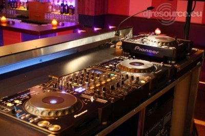 Our MEMBERS can Enlarge : CAS's DJ-Booth